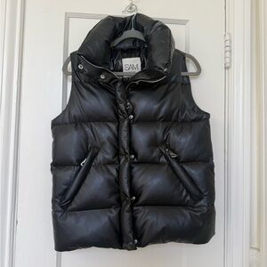 SAM Sleek Black Quilted Vest